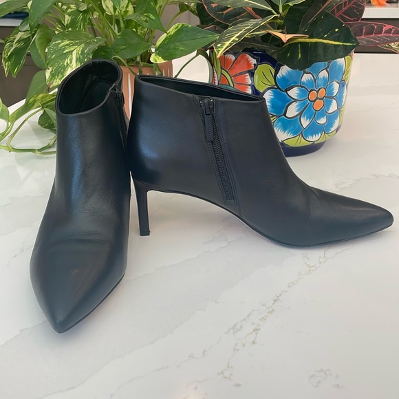 Veronica Beard Leone Pointed Toe Black Leather Bootie Size 8 - Picture 3 of 13